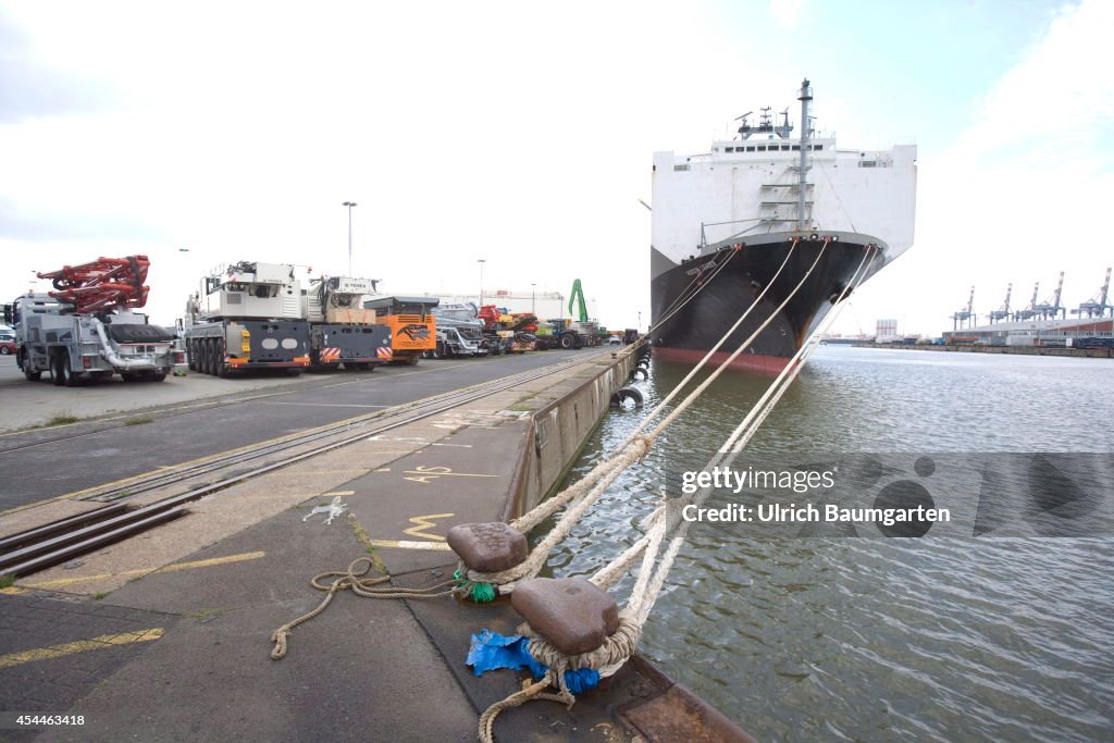 Car Exports Overseas, Car Loading Bremerhaven.