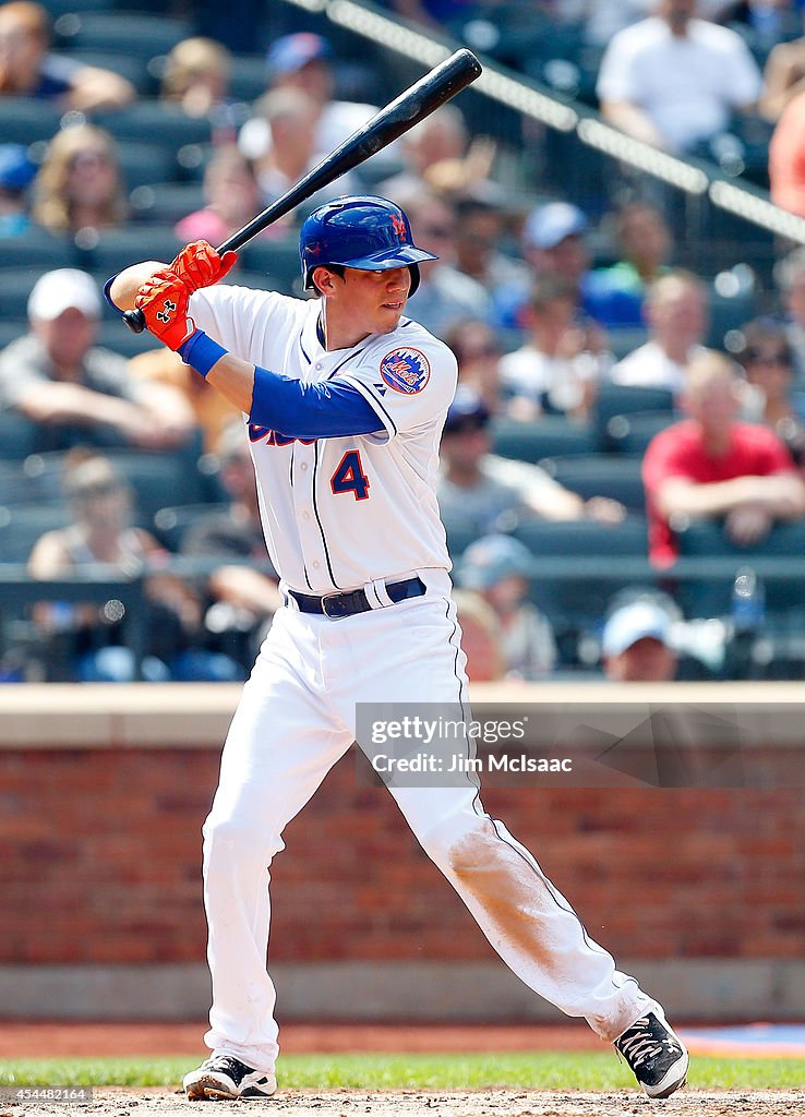 Philadelphia Phillies v New York Mets