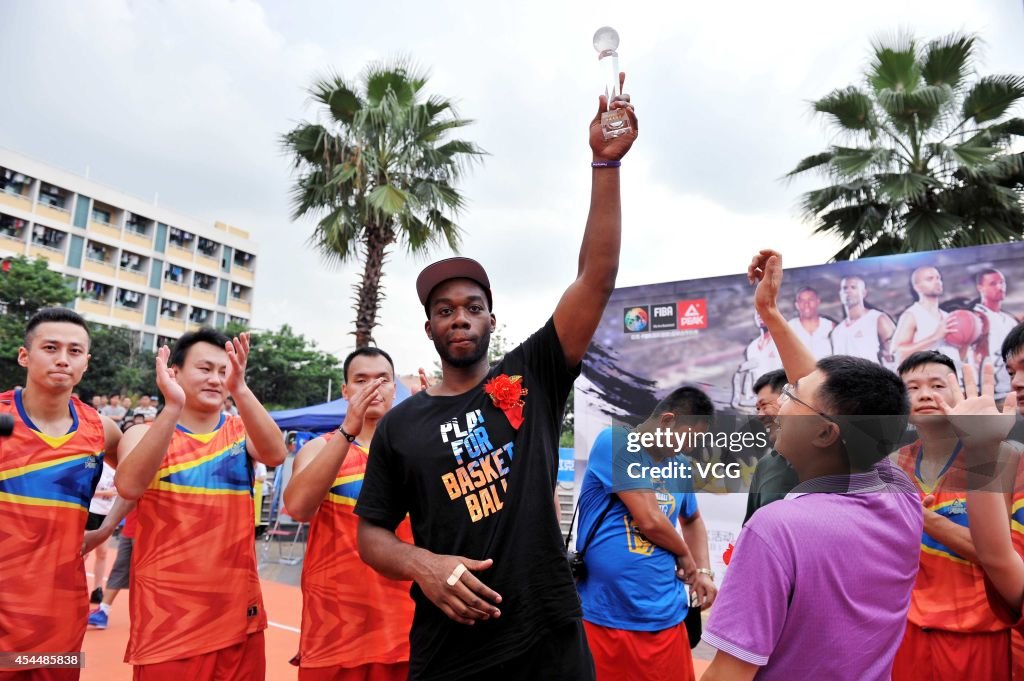 NBA Players Eric Griffin And Carl Landry Visit Guangzhou