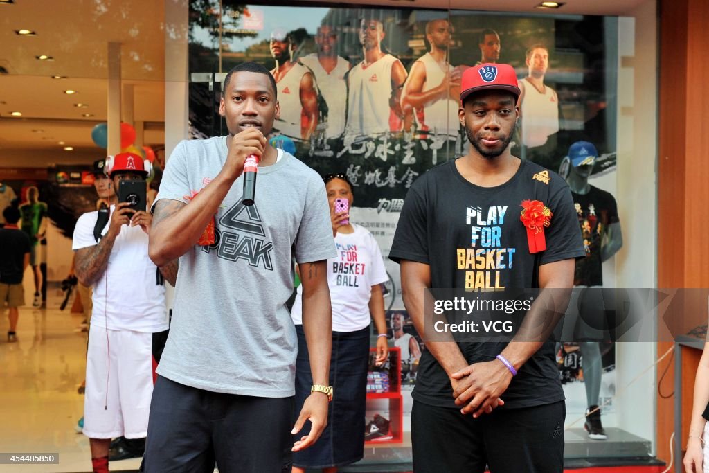 NBA Players Eric Griffin And Carl Landry Visit Guangzhou