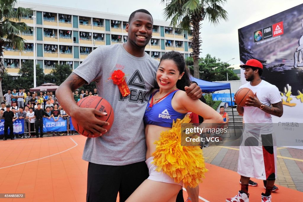 NBA Players Eric Griffin And Carl Landry Visit Guangzhou