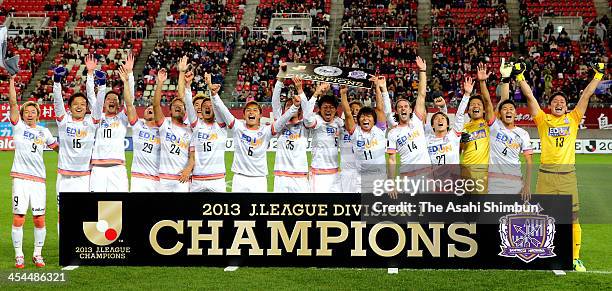 Sanfrecce Hiroshima players celebrate winning the J.League 2013 after the J.League match between Kashima Antlers and Sanfrecce Hiroshima at Kashima...