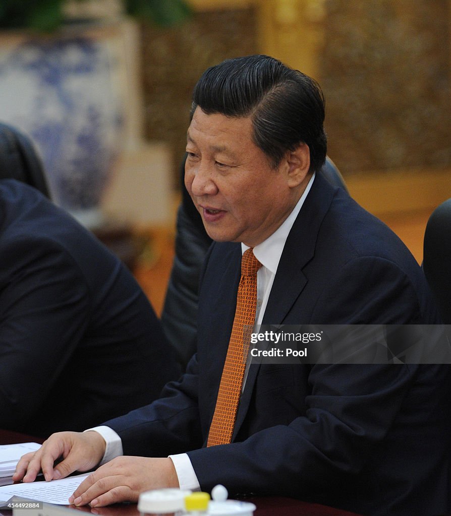 Chinese Premier Li Keqiang Meets Romanian Prime Minister Victor Ponta