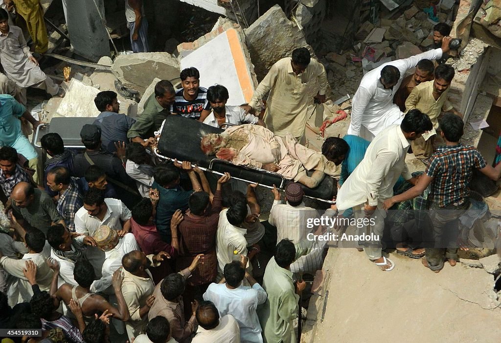 Eleven killed, many injured in Pakistan building collapse