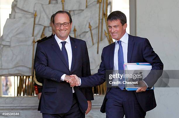 French President Francois Hollande and French Prime Minister Manuel Valls leave after a weekly cabinet meeting at the Elysee Presidential Palace in...