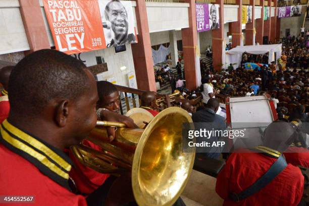 People attend a ceremony in honour of late African superstar and king of Congolese rumba, Congolese singer-songwriter Tabu Ley Rochereau, at the...