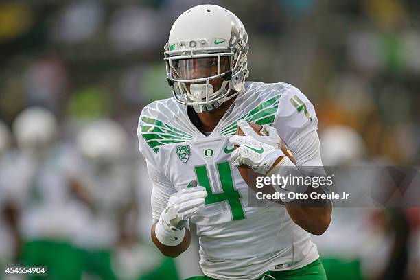 Safety Erick Dargan of the Oregon Ducks warms up prior to the game against the South Dakota Coyotes at Autzen Stadium on August 30, 2014 in Eugene,...