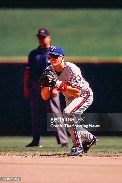 Geoff Blum of the Montreal Expos fields during the game against the St. Louis Cardinals on September 7, 2000 at Busch Stadium in St. Louis, Missouri.