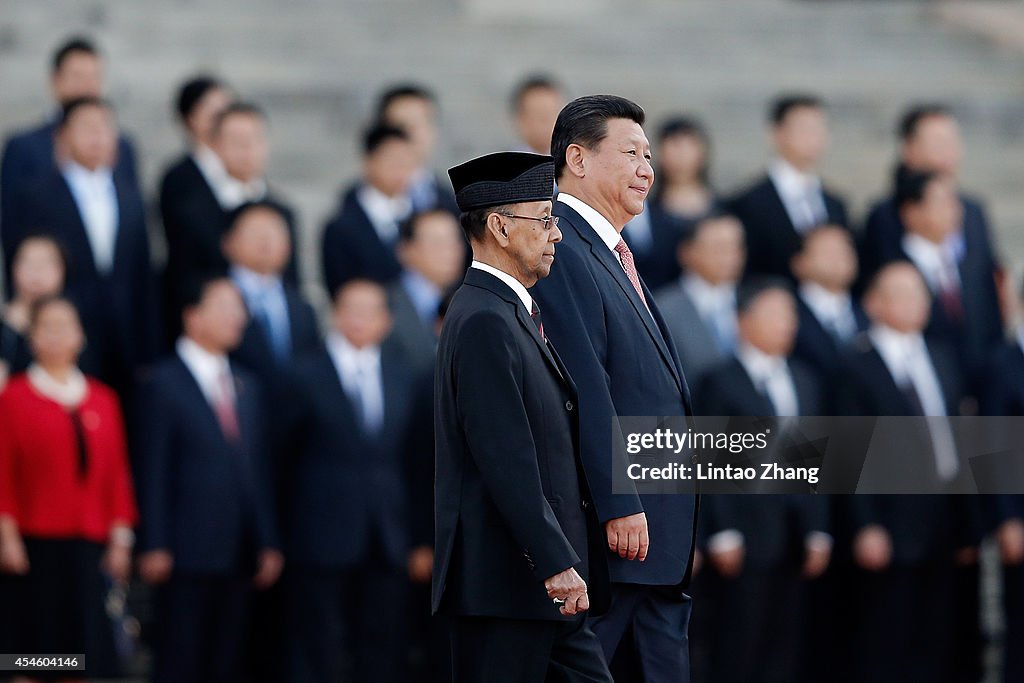 Sultan Tuanku Alhaj Abdul Halim Mu'Adzam Shah of Malaysia Visits China