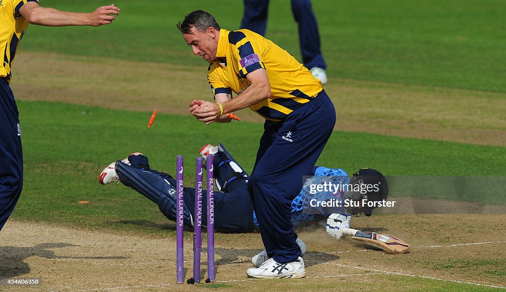 Warwickshire v Kent Spitfires - Royal London One-Day Cup 2014 Semi Final
