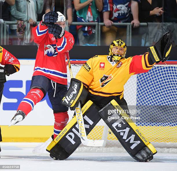 Matthias Plachta of Adler Mannheim and Eero Kilpelainen of KalPa Kuopio during the Champions Hockey League game between Adler Mannheim and KalPa...