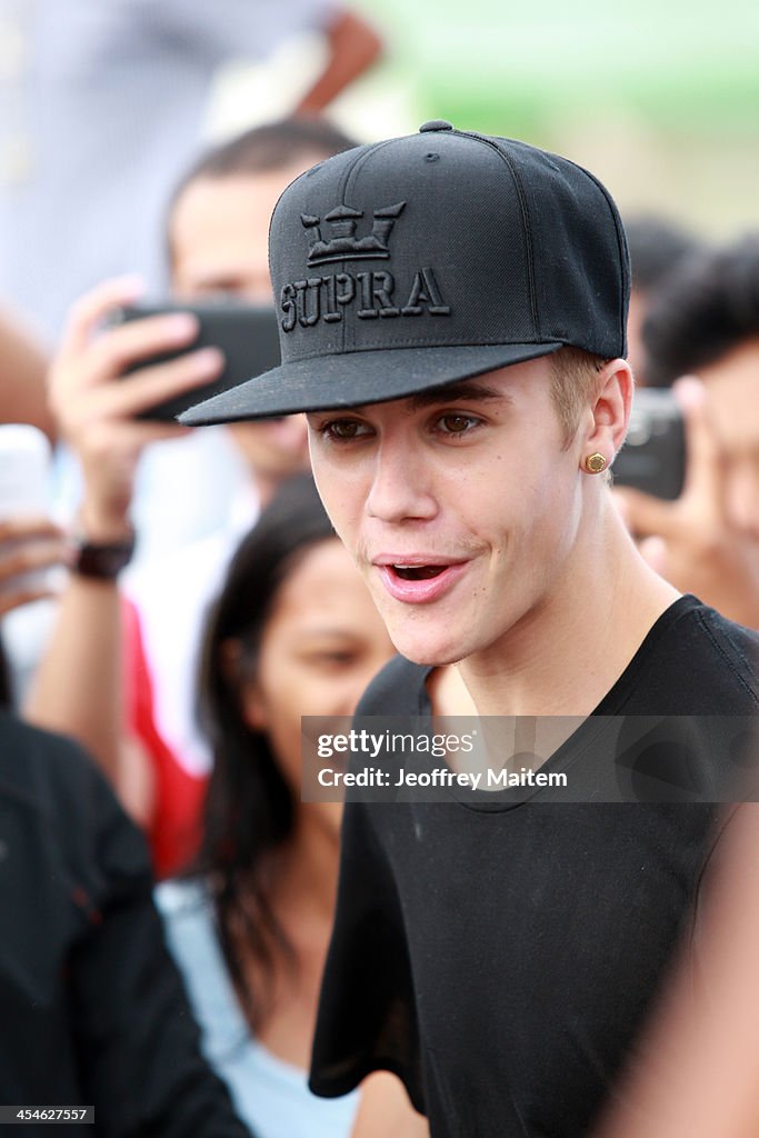 Justin Bieber Visits Areas Of Philippines Left Devastated By Typhoon Haiyan