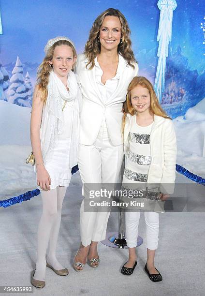 Actress Melora Hardin and daughters Rory Jackson and Piper QuinceyJackson arrive at the Los Angeles Premiere 'Frozen' on November 19, 2013 at the El...