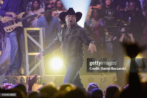 Garth Brooks performs at the Allstate Arena on September 4, 2014 in Rosemont, Illinois.