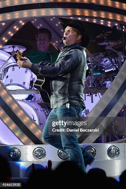 Garth Brooks performs at the Allstate Arena on September 4, 2014 in Rosemont, Illinois.