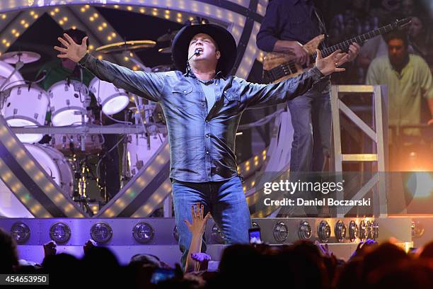 Garth Brooks performs at the Allstate Arena on September 4, 2014 in Rosemont, Illinois.