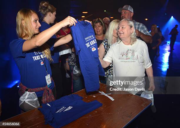 Fans enjoy free gifts at Pandora Presents Trace Adkins Sponsored By Marathon at Marathon Music Works on September 4, 2014 in Nashville, Tennessee.