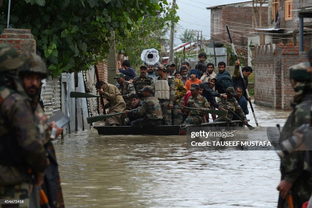 TOPSHOT-INDIA-KASHMIR-FLOOD