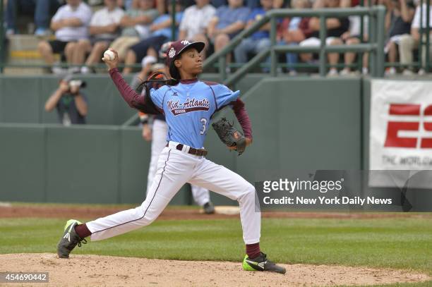 Philadelphia Little League female pitcher Mo'ne Davis. Warming up between innings.