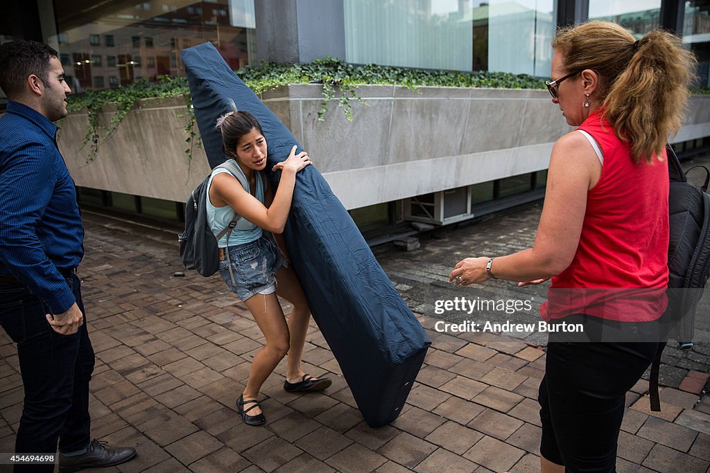 Columbia Student Carries Mattress Around Campus Until Her Alleged Rapist Is Expelled