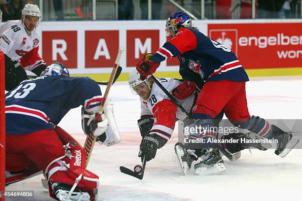 Troy Milam of Salzburg fights with Miika Lahti of Jyvaskyla during the Champions Hockey League group 1 between Red Bull Salzburg and JYP Jyvaskyla at...