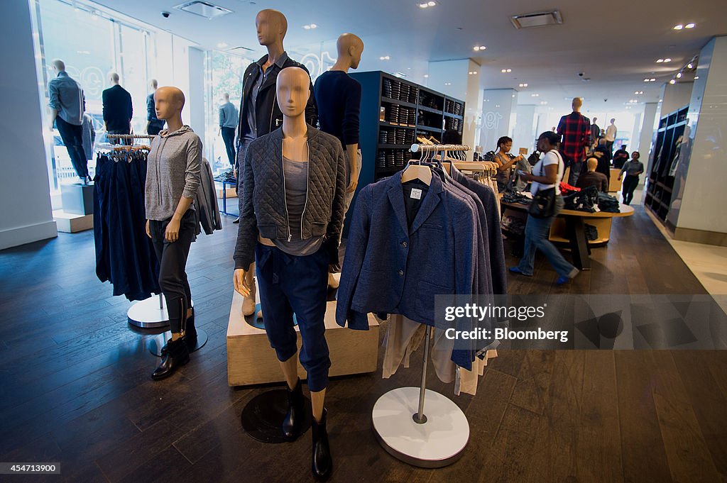 Shoppers Inside A Gap Inc. Store Ahead Of The Order-In-Store Option Release