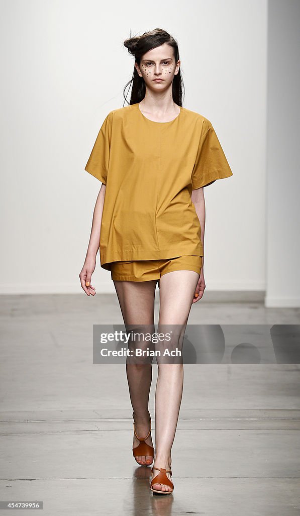 A Detacher - Runway - Mercedes-Benz Fashion Week Spring 2015