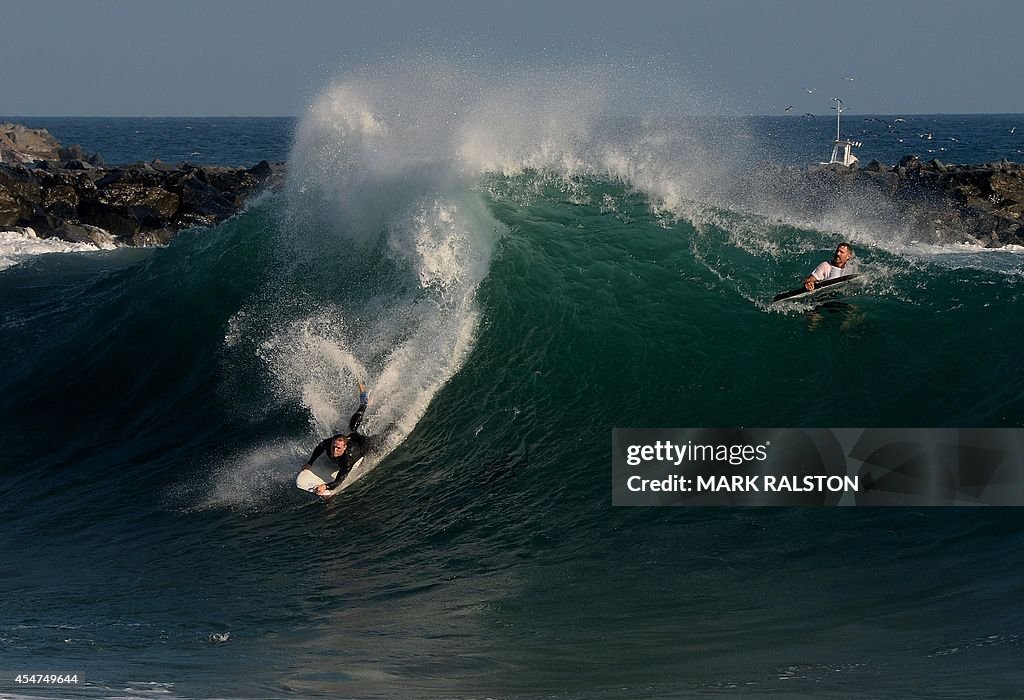 US-WEATHER-SURFING-CYCLONE NORBERT