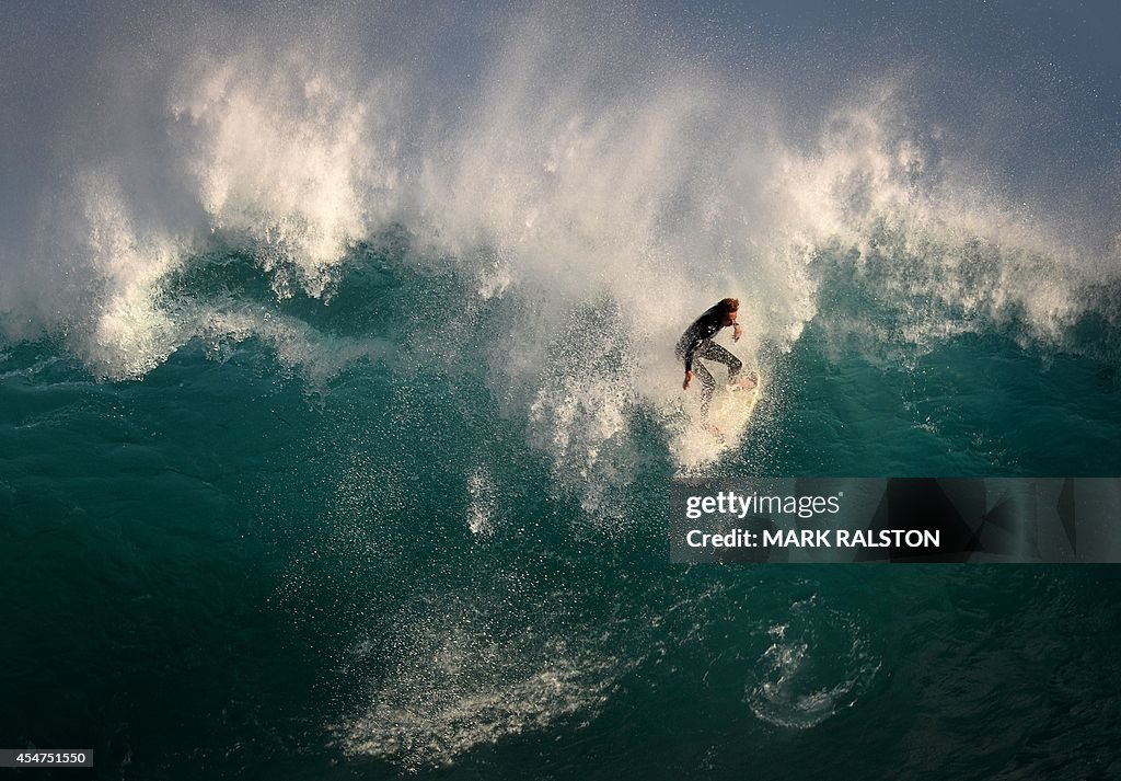 US-WEATHER-SURFING-CYCLONE NORBERT