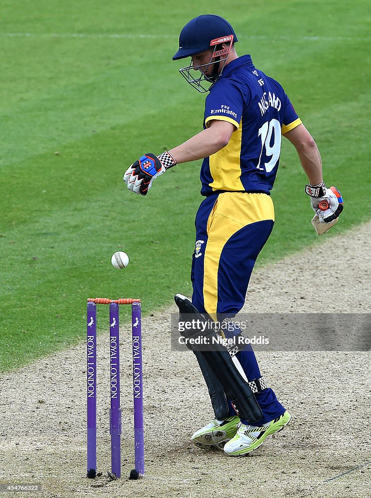 Durham v Nottinghamshire Outlaws - Royal London One-Day Cup 2014 Semi Final