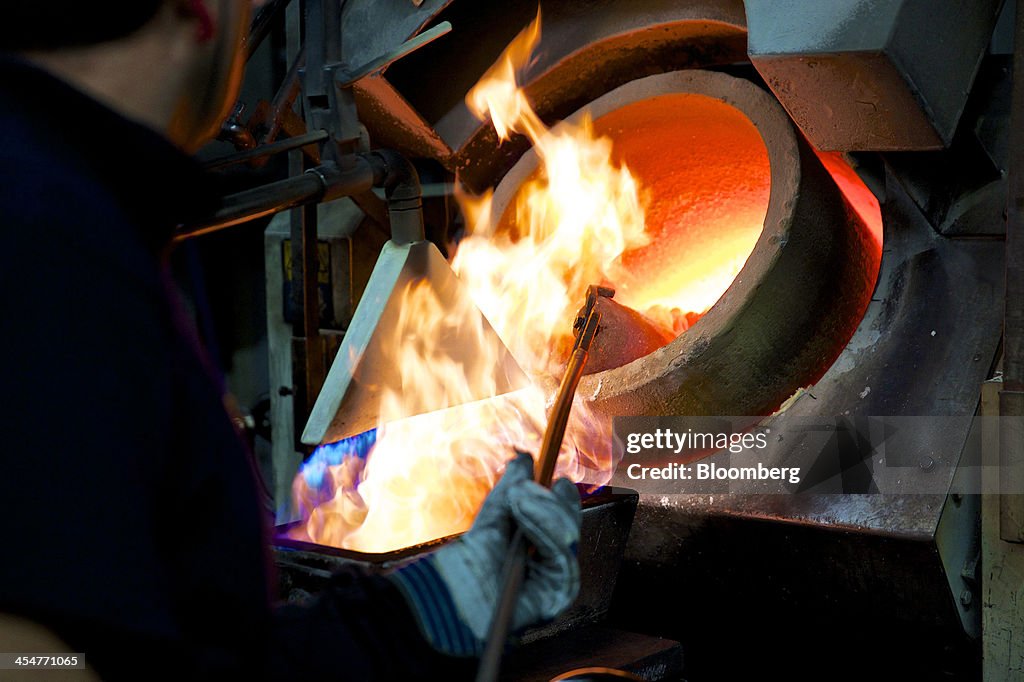 Gold Bar Manufacturing As Gold Prices Climb For A Third Day