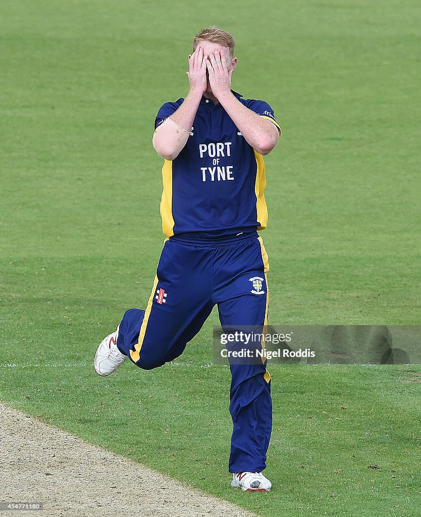 Durham v Nottinghamshire Outlaws - Royal London One-Day Cup 2014 Semi Final