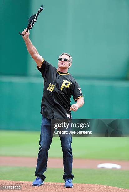 Former Pittsburgh Pirate Andy Van Slyke pumps up the crowd before throwing out the first pitch prior to Game Four of the National League Division...