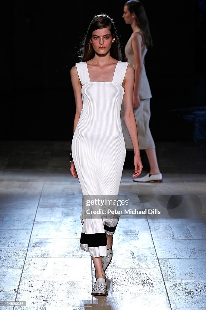 Victoria Beckham- Runway - Mercedes-Benz Fashion Week Spring 2015