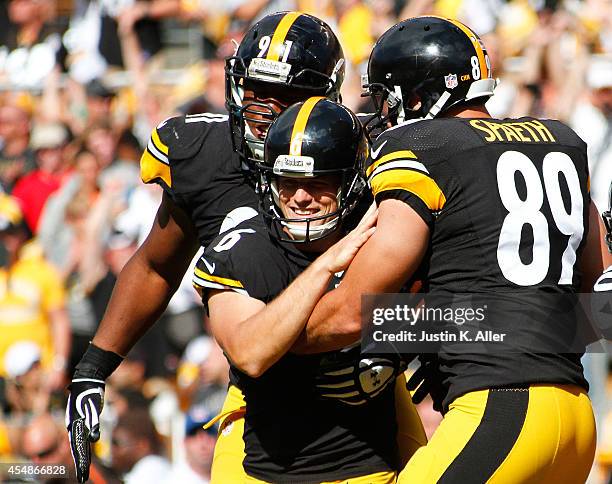 Shaun Suisham of the Pittsburgh Steelers celebrates his 41 yard game winning field goal with Stephon Tuitt and Matt Spaeth of the Pittsburgh Steelers...