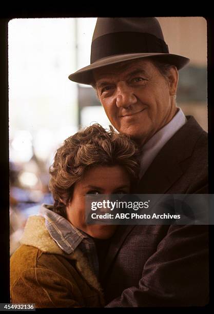 Hot Dog" - Airdate: December 9, 1976. DARLEEN CARR;KARL MALDEN