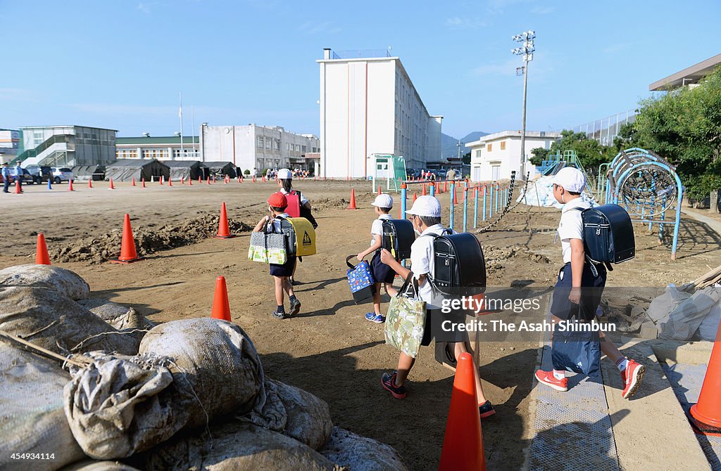 Elementary School Resume Classes After Hiroshima Landslide