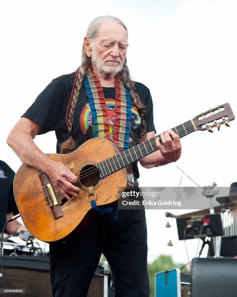 Lockn Willie Nelson performs on Day 4 of Lockn Festival at The Oak Ridge ...