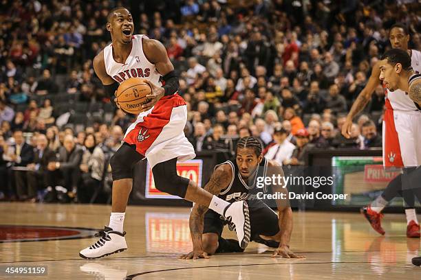 Toronto Raptors shooting guard Terrence Ross recovers a loose ball in front of San Antonio Spurs small forward Kawhi Leonard as the Toronto Raptors...