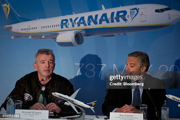 Michael O'Leary, chief executive officer of Ryanair Holdings Plc, left, speaks as Ray Conner, chief executive officer of Boeing Commercial Airplane...