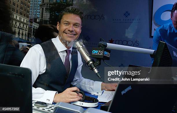 Ryan's Roses 1,907 On Air With Ryan Seacrest Stock Photos, High-Res Pictures, and ...