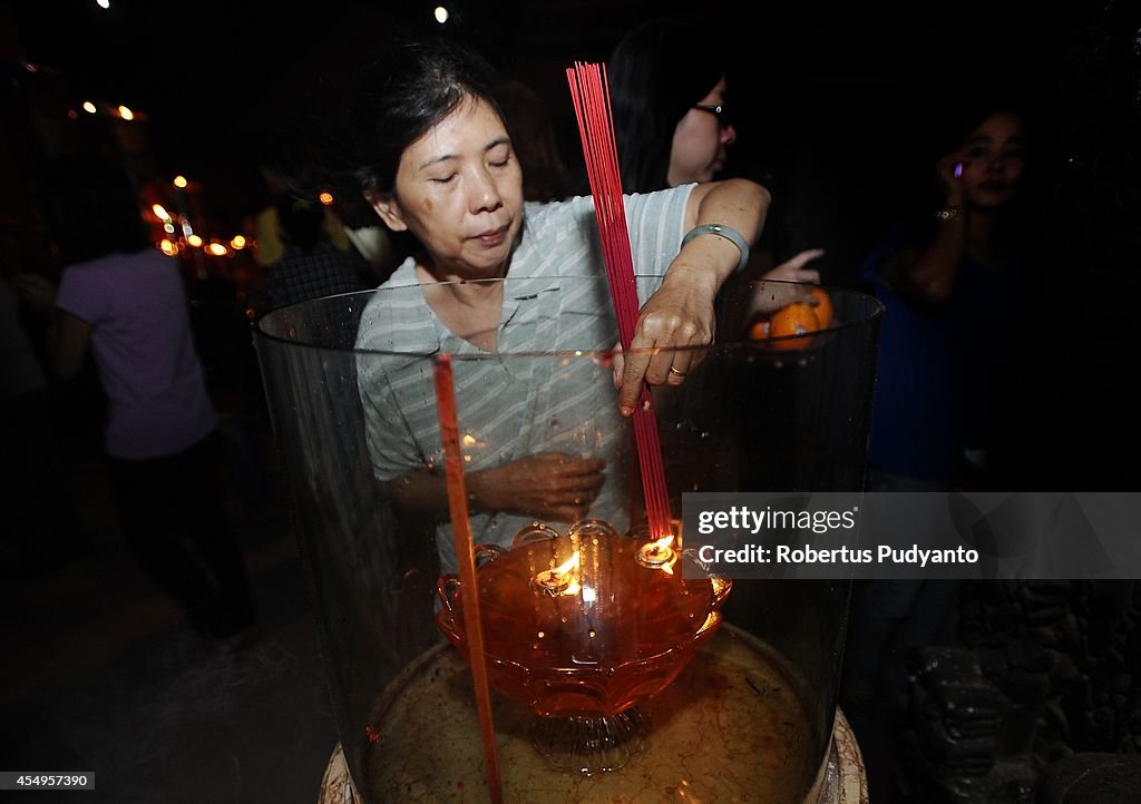 Chinese Indonesians Celebrate Mid-Autumn Festival