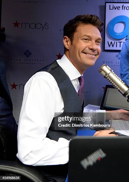 Ryan's Roses 1,589 Live On Air With Ryan Seacrest Stock Photos, High-Res Pictures ...