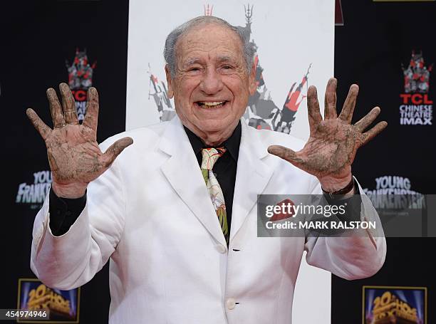 Mel Hand Mel Brooks Hand And Footprint Ceremony Photos and Premium High Res ...