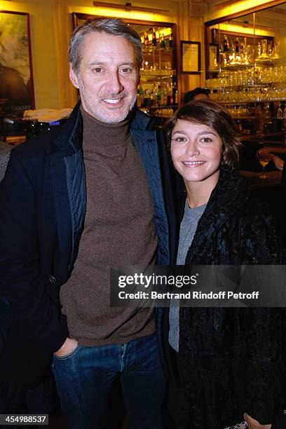Actros Antoine de Caunes and his daughter Emma de Caunes attend the François-Xavier Demaison show, 'Demaison S'Evade...' Premiere at Theatre Edouard...