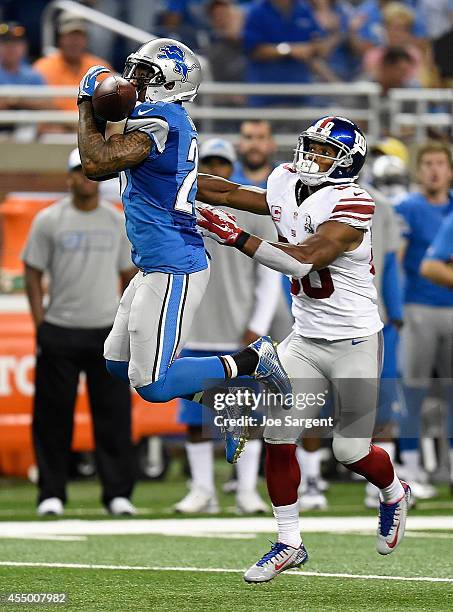 Glover Quin of the Detroit Lions intercepts a pass intended for Victor Cruz of the New York Giants during the third quarter at Ford Field on...