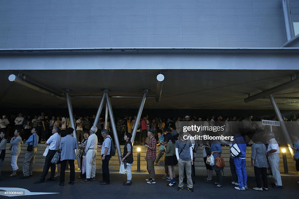 Spectators in Japan Watch Tennis Player Kei Nishikori Compete in U.S. Open Final