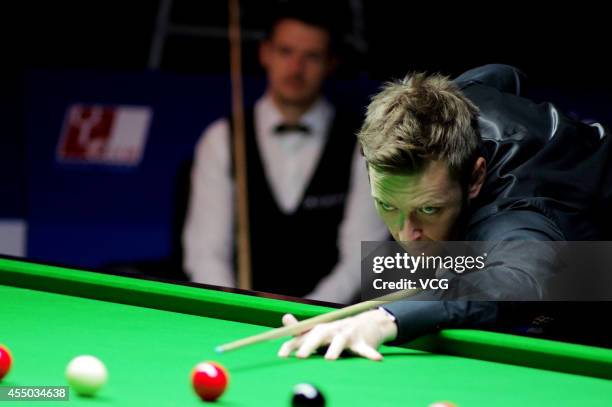 Ricky Walden of England plays a shot in the match against Michael Holt of England during day two of the World Snooker Bank of Communications OTO...