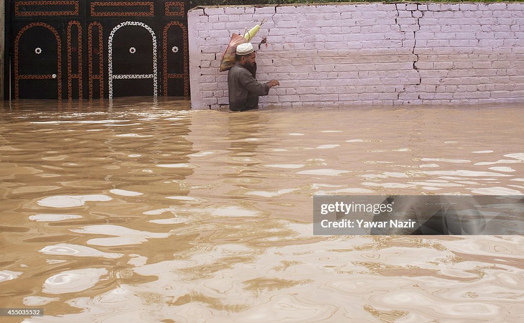 Floods Kills Over 150 In Kashmir