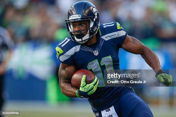 Wide receiver Percy Harvin of the Seattle Seahawks rushes against the Green Bay Packers at CenturyLink Field on September 4, 2014 in Seattle,...